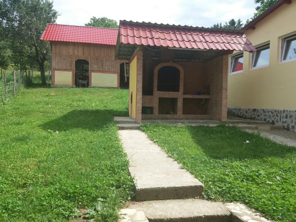 Hotel Casa Dobrin Arefu Esterno foto