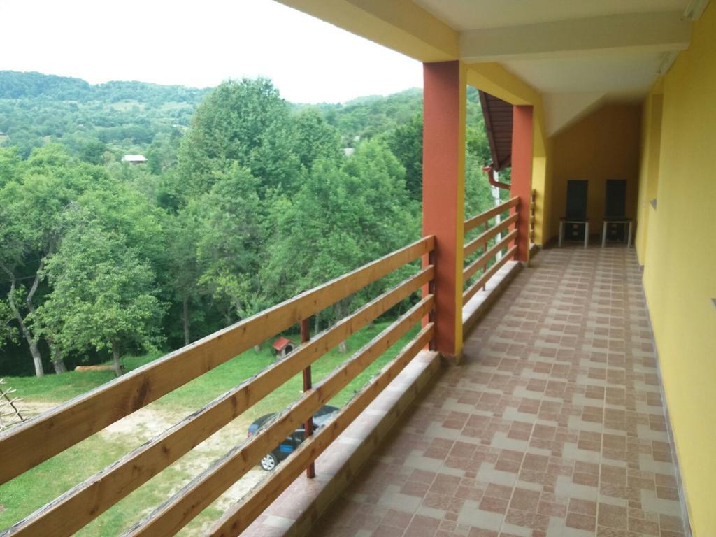 Hotel Casa Dobrin Arefu Esterno foto